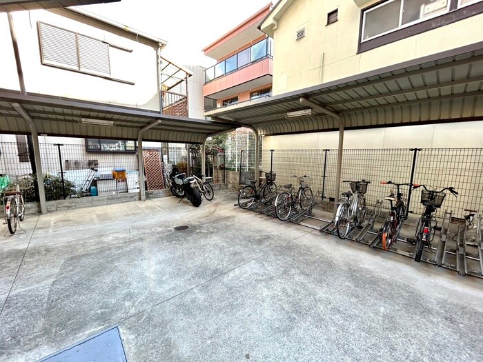物件外観写真5　(駐輪場)