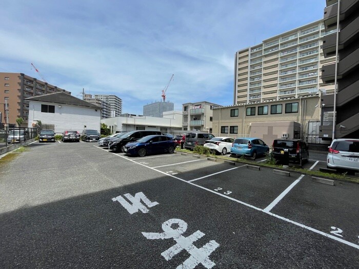物件外観写真4　(駐車場)