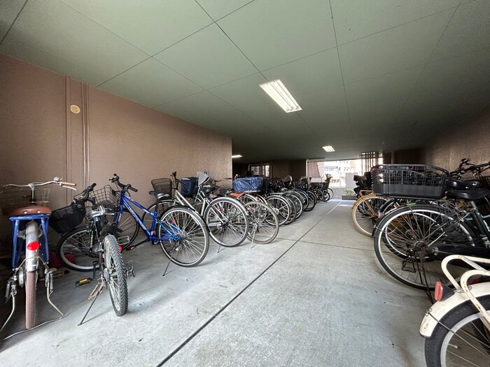 物件外観写真5　(駐輪場)