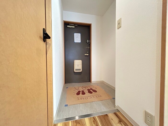 物件内観写真15　(玄関)