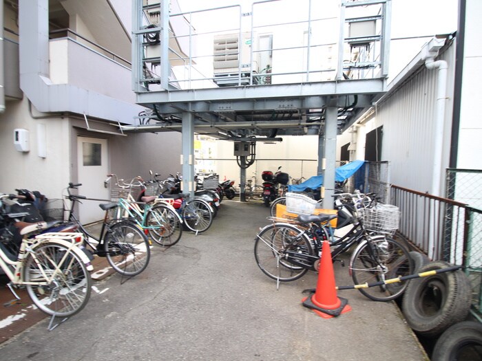 物件外観写真5　(駐輪場)