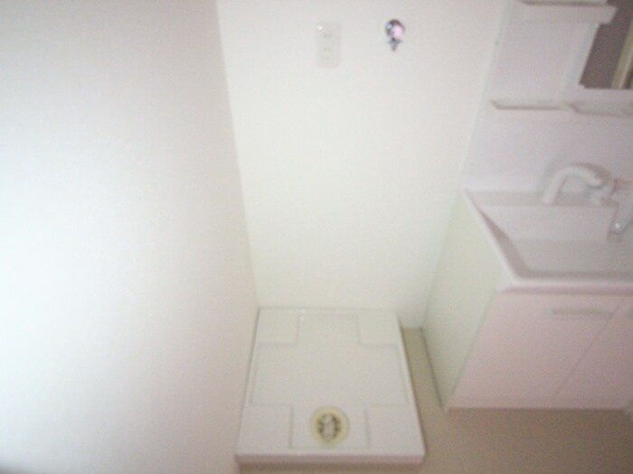 物件内観写真11　(洗濯機置場)