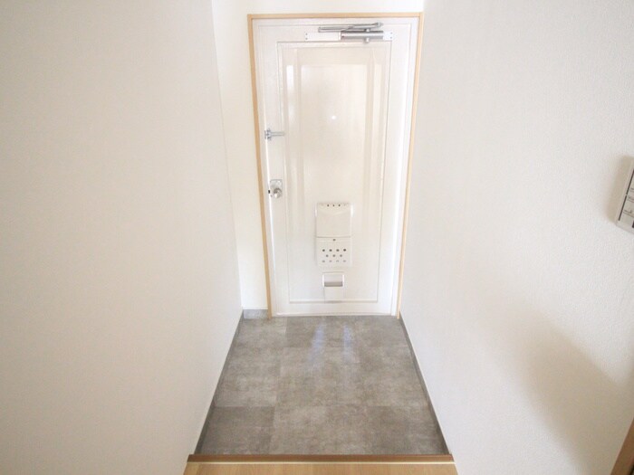 物件内観写真16　(玄関)
