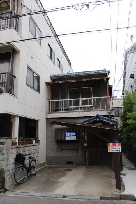 物件外観写真3　(駐車場)