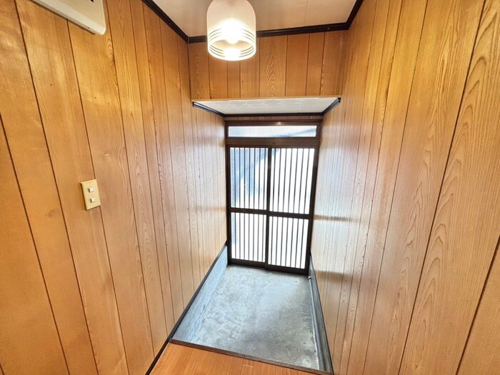 物件内観写真13　(玄関)