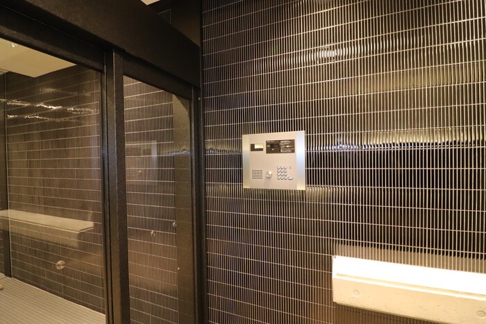 物件外観写真5　(エントランス部分)