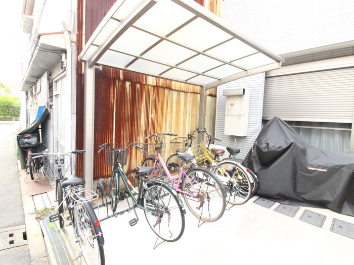 物件外観写真4　(駐輪場)