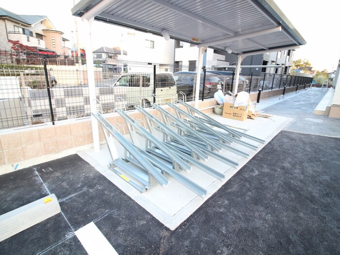 物件外観写真2　(駐輪場)