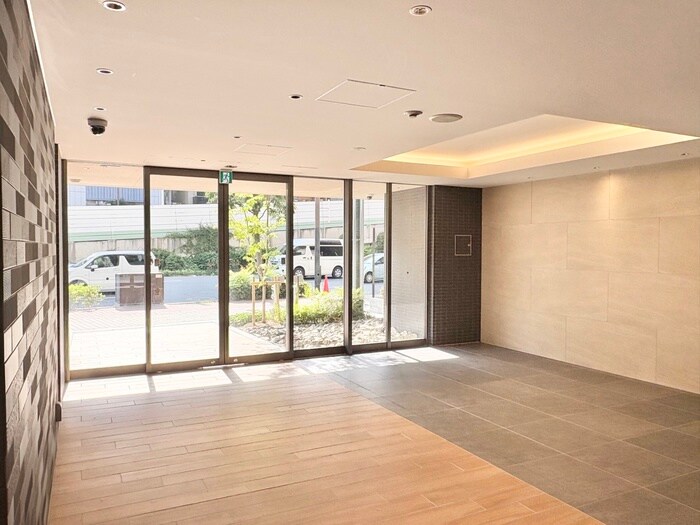 物件外観写真4　(エントランス部分)