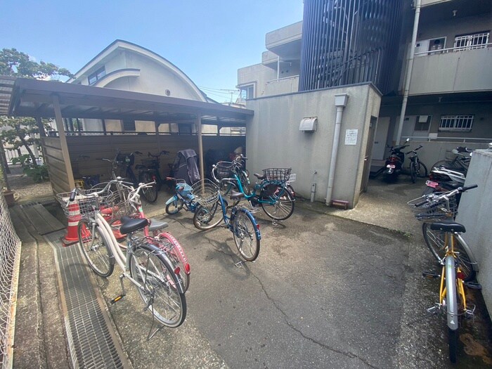 物件外観写真5　(駐輪場)