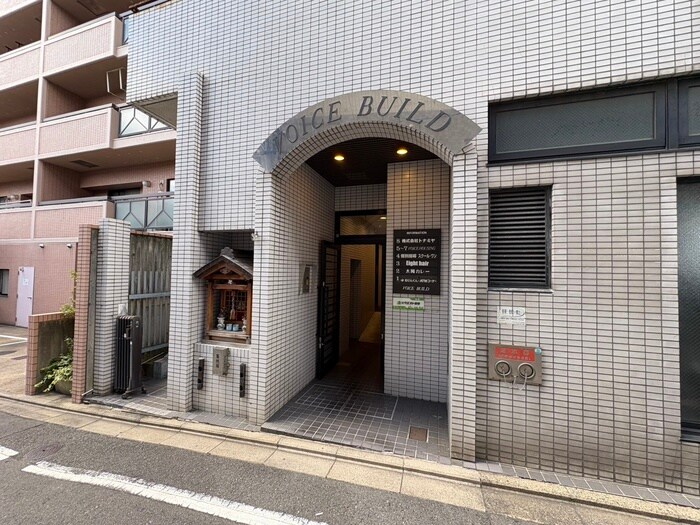 物件外観写真2　(エントランス部分)