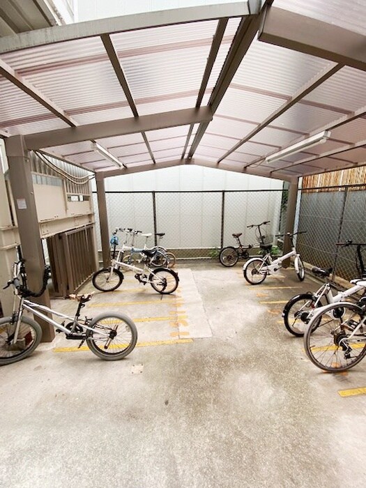 物件外観写真5　(駐輪場)