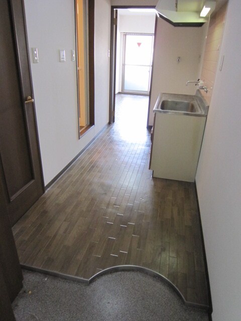 物件内観写真4　(廊下)