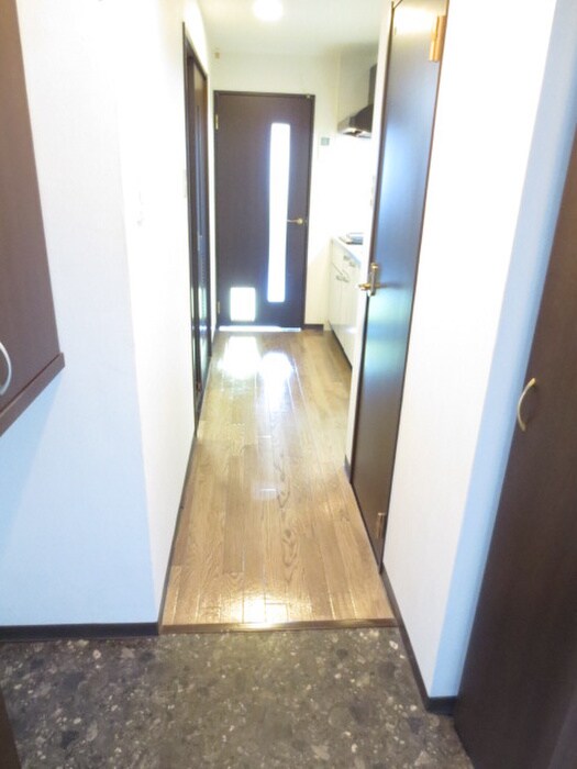 物件内観写真7　(玄関)