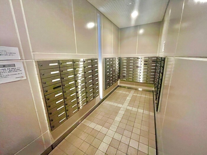 物件外観写真4　(エントランス部分)