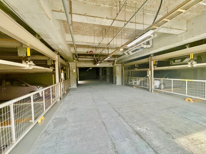 物件外観写真5　(駐車場)