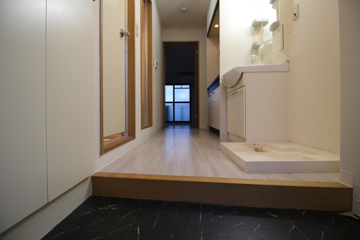 物件内観写真7　(玄関)