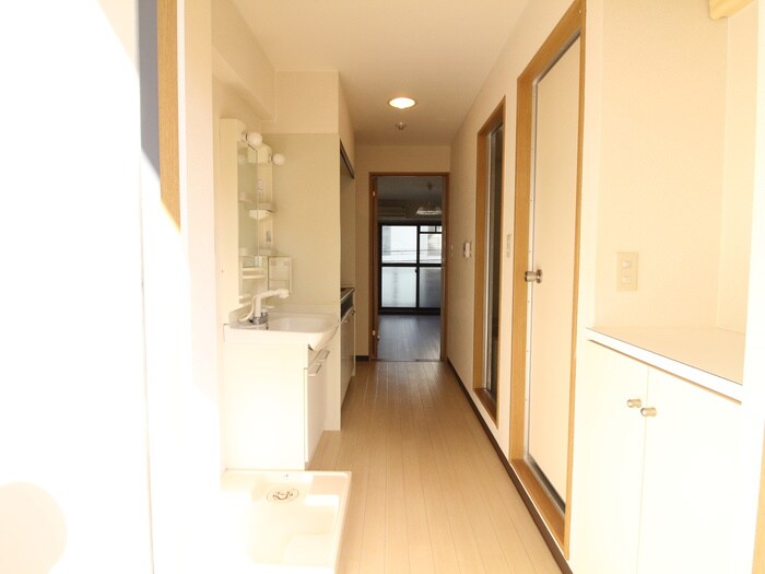 物件内観写真8　(廊下)