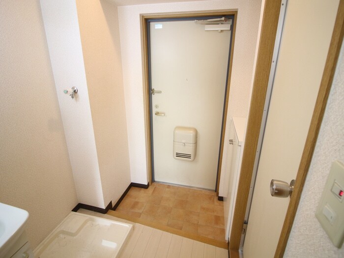 物件内観写真8　(玄関)