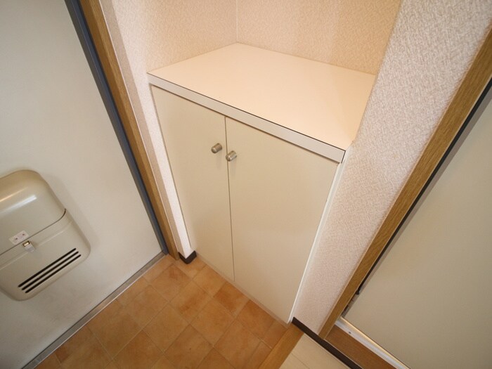 物件内観写真9　(玄関)