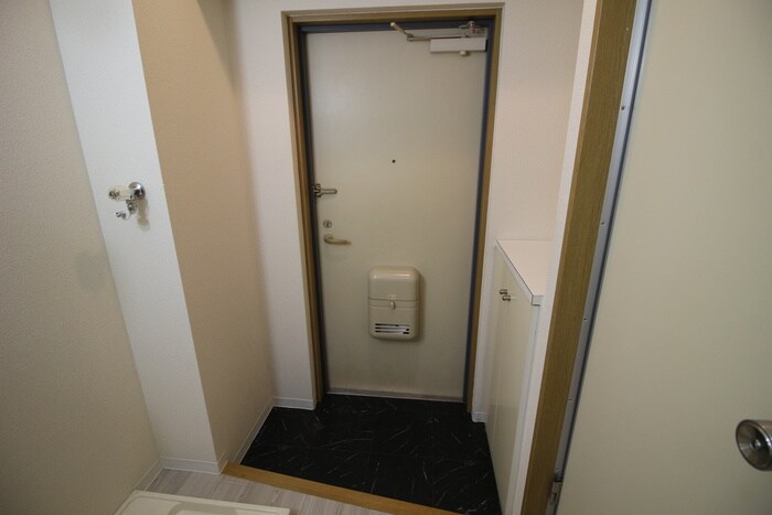 物件内観写真9　(玄関)