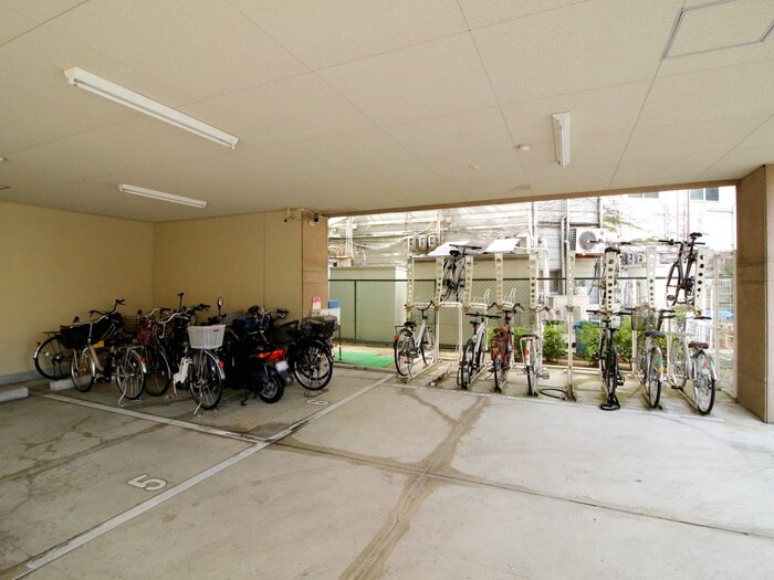 物件外観写真4　(駐輪場)