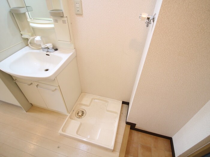 物件内観写真10　(洗濯機置場)