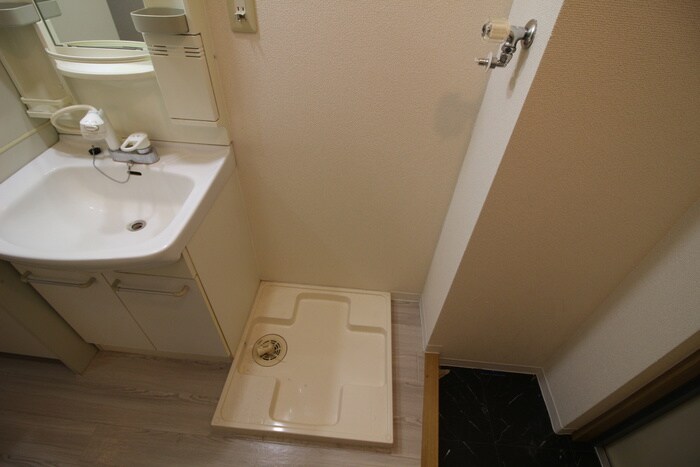 物件内観写真10　(洗濯機置場)