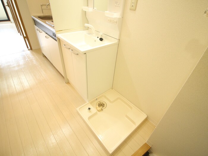 物件内観写真11　(洗濯機置場)