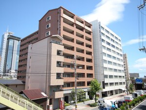 日大ロイヤル西中島外観写真