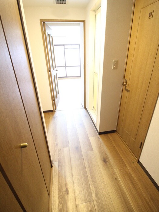 物件内観写真9　(廊下)