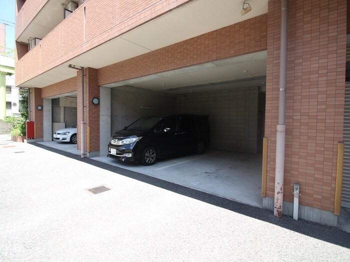 物件外観写真6　(駐車場)