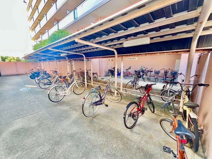 物件外観写真4　(駐輪場)