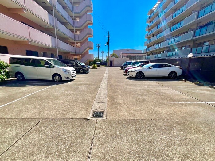 物件外観写真5　(駐車場)