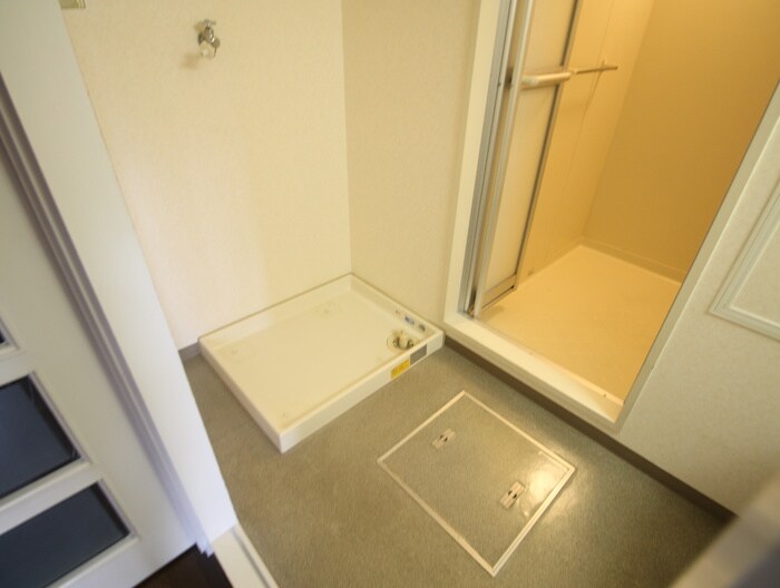 物件内観写真16　(洗濯機置場)