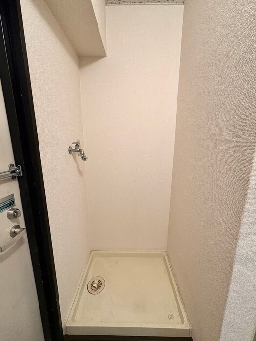 物件内観写真16　(洗濯機置場)