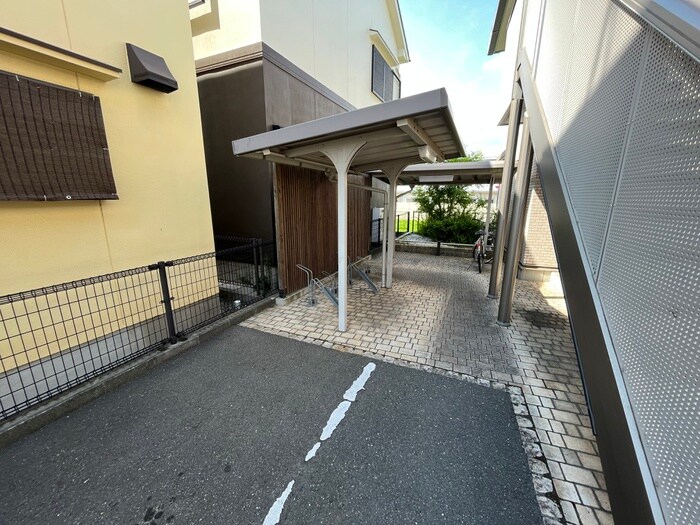 物件外観写真5　(駐輪場)