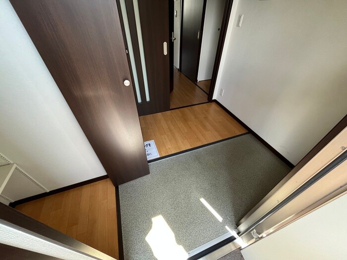 物件内観写真15　(玄関)
