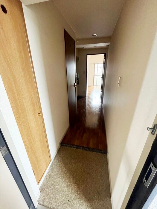 物件内観写真7　(玄関)