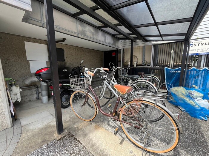 物件外観写真5　(駐輪場)