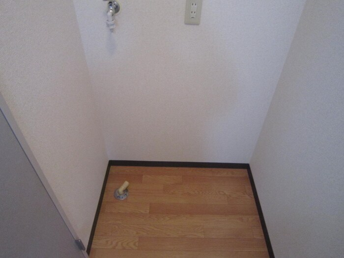 物件内観写真8　(洗濯機置場)