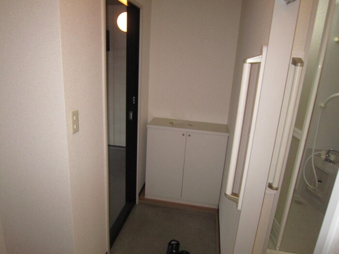 物件内観写真12　(玄関)