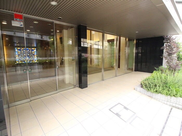 物件外観写真2　(エントランス部分)