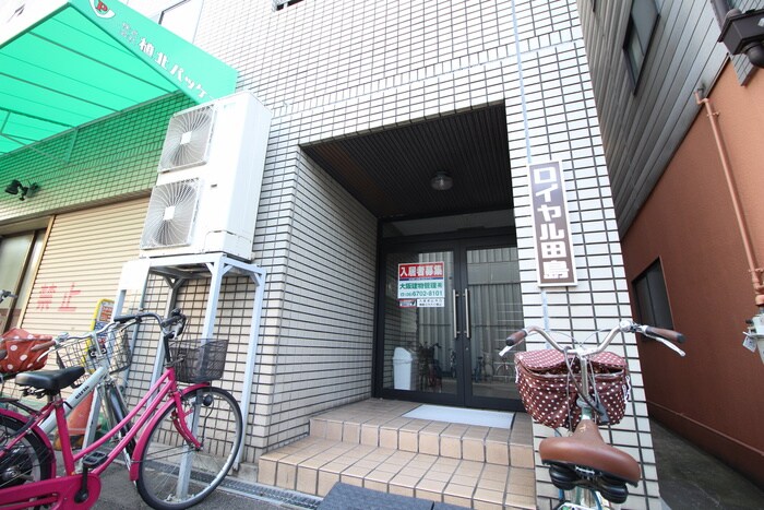 物件外観写真2　(エントランス部分)