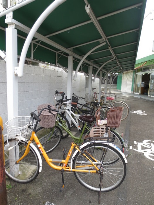 物件外観写真5　(駐輪場)