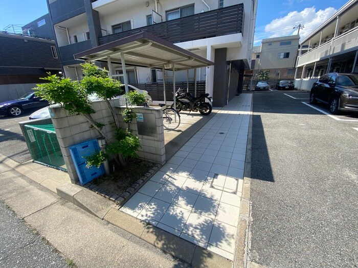 物件外観写真6　(エントランス部分)