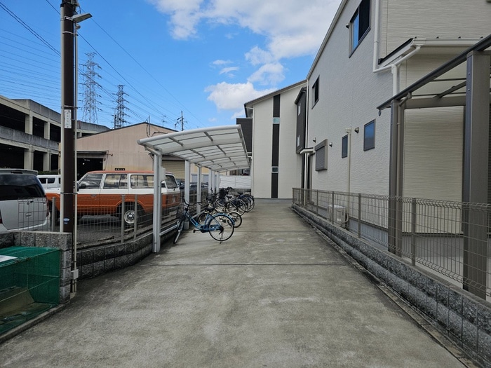 物件外観写真2　(駐輪場)