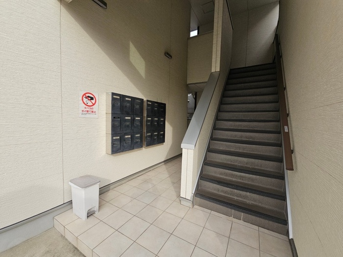 物件外観写真3　(エントランス部分)