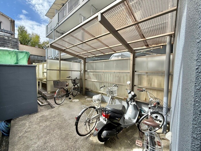 物件外観写真5　(駐輪場)