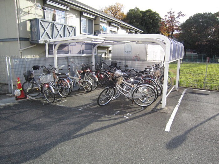 物件外観写真3　(駐輪場)
